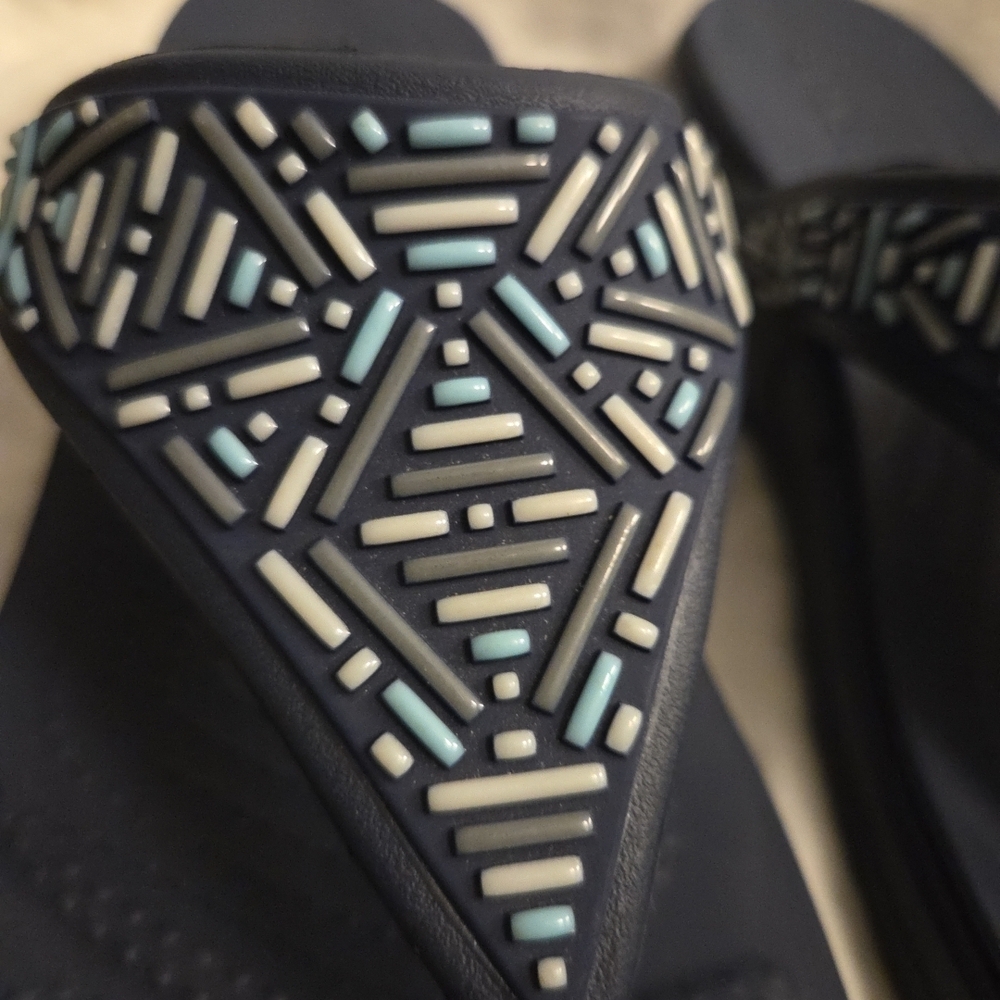 CROCS Navy Monterey Embellished Thong Sandals for Women sz 8 - Picture 3 of 9